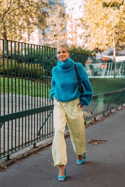 The Best Paris Fashion Week Street Style | British Vogue Paris Fall Fashion, Street Style 2022, Leonie Hanne, Paris Fashion Week Street Style, Autumn 2022, Sweater Trends, Europe Fashion, Chunky Knitwear, Street Style Trends