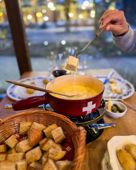 Our Grindelwald Fondue Restaurant Guide. Where to find the best Fondue in Grindelwald. The ultimate Cheese Fondue Grindelwald experience. The post Grindelwald Fondue Restaurants – The Best Fondue In Grindelwald appeared first on piscoandbier. Switzerland Cheese Fondue, Cheese Fondue Switzerland, Cheese Fondue Aesthetic, Fondue Switzerland, Savory Fondue, Hobbit Meals, Switzerland Cheese, Traveler Aesthetic, Fondue Ideas