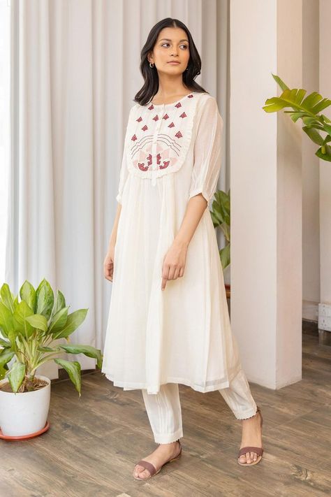 Women Cotton Dress, Embroidery On Kurtis, Kurti Embroidery Design, White Kurta, Indian Dresses Traditional, Kurta Designs Women, Cotton Dress Summer, Future Wife, Kurta With Pants