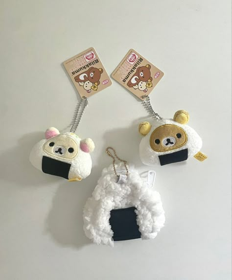 Rillakuma Keychain, Rilakkuma Stuff, Cute Onigiri, Rilakkuma Plushie, Sanrio Rilakkuma, Rilakkuma Korilakkuma, Cute Keychains, Matching Keychains, Gift Inspo