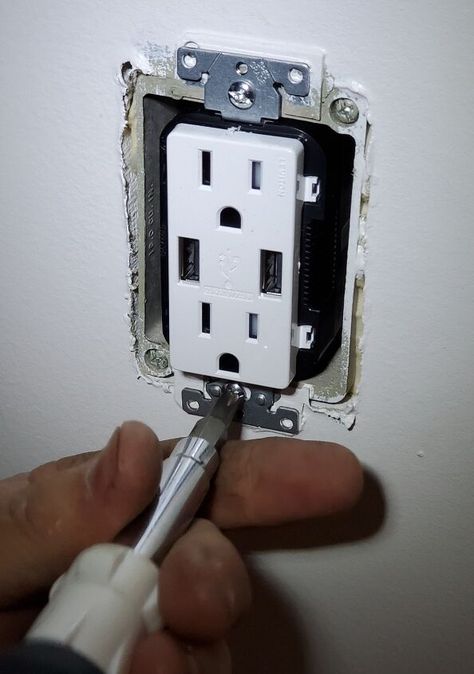 Usb Outlet Plugs, House Redo, Usb Outlet, Camper Remodel, Phone Plug, Remodeled Campers, Household Tips, How To Work, Electrical Outlets