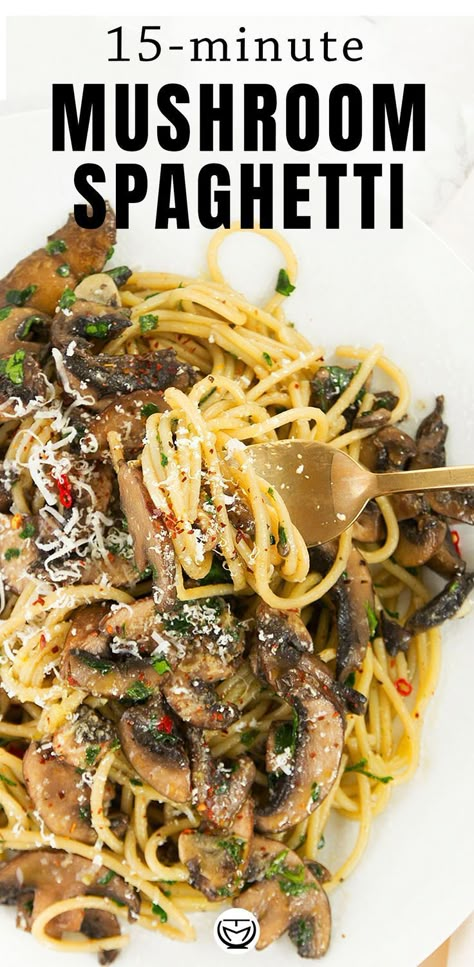 Everyone needs a good garlic mushroom pasta recipe in their back pocket for last minute dinners! It’s packed with umami flavor and boosts your mood at the end of a long day. #15minutemeals #easydinnerrecipes #pastarecipes #mushroomrecipes Garlic Mushroom Pasta, Mushroom Spaghetti, Asparagus Mushroom, Mushrooms Recipes, Mushroom Recipes Pasta, Pasta Food, Garlic Mushrooms, Pasta Dinner Recipes, Mushroom Pasta