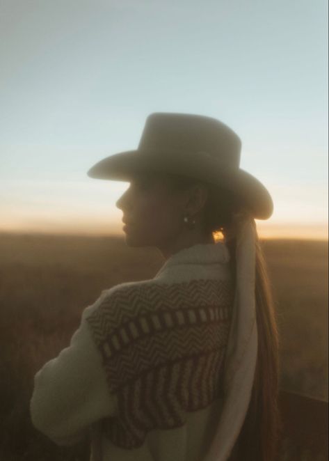 Frontier Woman Aesthetic, Western Film Photography, Vintage Cowgirl Photoshoot, Southern Photoshoot, Fuerteventura Aesthetic, Western Editorial, Cowgirl Bride, Cowgirl Photoshoot, Woman Riding Horse