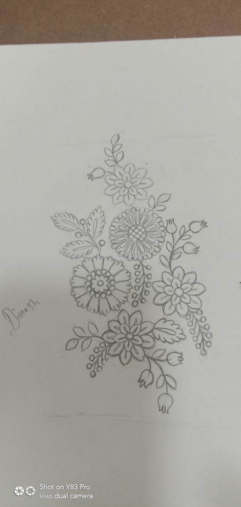 Bunch Flower, Floral Desing, Small Motifs, Kashmiri Embroidery, Shirt Sketch, Flower Pattern Drawing, Flower Bunch, Border Embroidery Designs, Border Embroidery