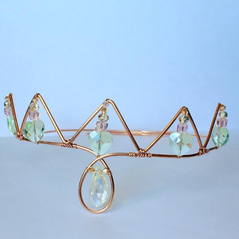 Construction Idea How To Make A Crown Out Of Wire, Wire Crown Simple, Copper Wire Crown, Copper Wire Tiara, Elf Crown Wire, Handmade Accessories Ideas, Diy Tiara, Wire Crown, Seashell Crown