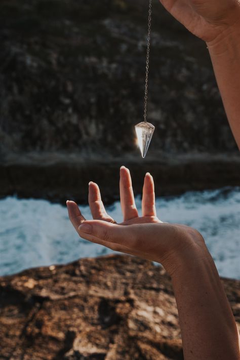 Healing Photoshoot Ideas, Tarot Photoshoot Ideas, Spiritual Photoshoot Ideas, Spiritual Aesthetic Photography, Healing Aesthetic Photography, Witchy Photoshoot Ideas, Tarot Photoshoot, Crystal Photoshoot, Spiritual Photoshoot