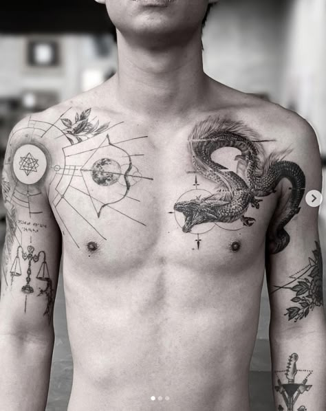 Dragon Tattoo Shoulder, Dragon Tattoo Chest, Dragon Tattoo Ideas, Dragon Tattoos For Men, Japanese Dragon Tattoo, Yin Yang Tattoos, Mens Shoulder Tattoo, Dragon Tattoos, Bicep Tattoo