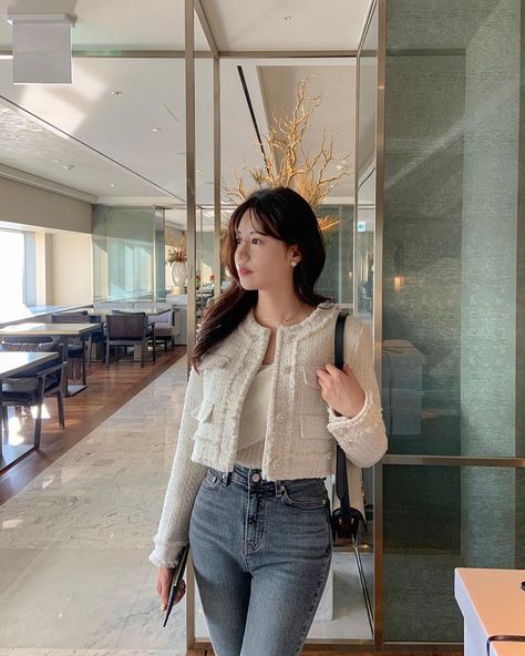 Tweet Outfit Korean, Self Portrait Outfit, Tweed Jacket Outfit, Tweed Outfit, Qatar Doha, Korean Casual Outfits, Cold Outfits, Casual Day Outfits, Classy Casual Outfits