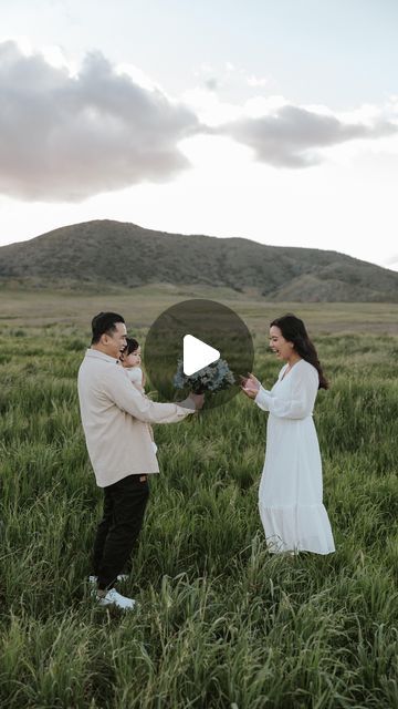 janine lagrimas • temecula photographer on Instagram: "I had the honor of doing my best friend’s GENDER REVEAL!!! 😭😭😭 She is an official BOY MOM 💙🦋 The way I had to keep my distance and keep my mouth shut so I didn’t spill the beans was so hard 😂 these moments mean so much to me and I LOVE that I get to know first hehe 😜🤭 also, should I add florist to my resume? I had so much fun making this bouquet!! 😂💐  Congratulations Igualdo family!! I can’t wait to watch Ezra become the best big brother ✨" Flower Bouquet Gender Reveal, Gender Reveal Bouquet Flowers, Gender Reveal Flower Bouquet, Gender Reveal Bouquet, Gender Reveal With Flowers, Flower Gender Reveal Photoshoot, Farm Gender Reveal Ideas, Gender Reveal Flowers, Flower Gender Reveal