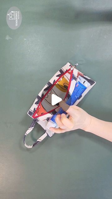 tendersmile.handmade on Instagram: "Quick and Easy sewing tips/ How to make a zipper pouch using clear vinyl / toiletry bag #shorts #shortsvideo #sewingtutorial #reels #tendersmilehandmade" Tendersmile Handmade, Clear Pouch, March 5, Clear Vinyl, Sewing Tips, Sewing Bag, Zipper Bags, Sewing Hacks, Toiletry Bag