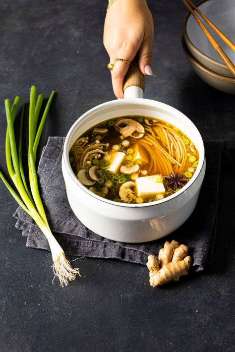 Bouillon asiatique Ramen Miso, Asian Soup, Asian Inspired Recipes, Cheat Meal, Miso Soup, Asian Cooking, Delicious Soup, Veggie Recipes, Savoury Food