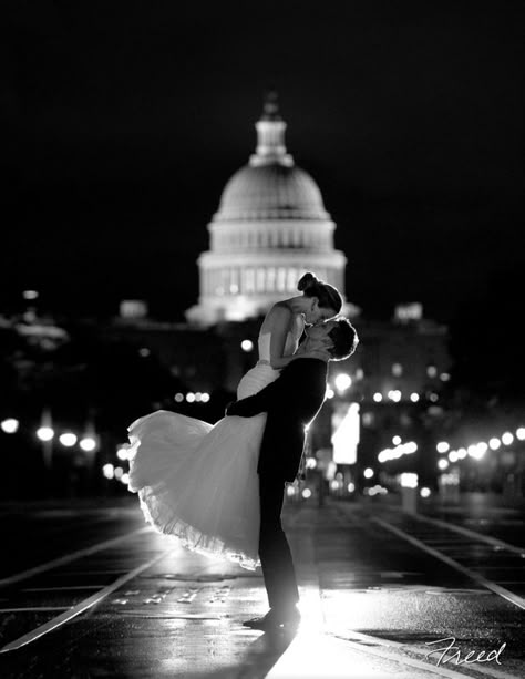 Wedding Night Photo Ideas, Dc Courthouse Wedding, Dc Couple Photoshoot, Dc Photoshoot, City Night Engagement Photos, Dc Wedding, Dc Elopement, Washington Dc Engagement Photos Fall, Washington Dc Engagement Shoot