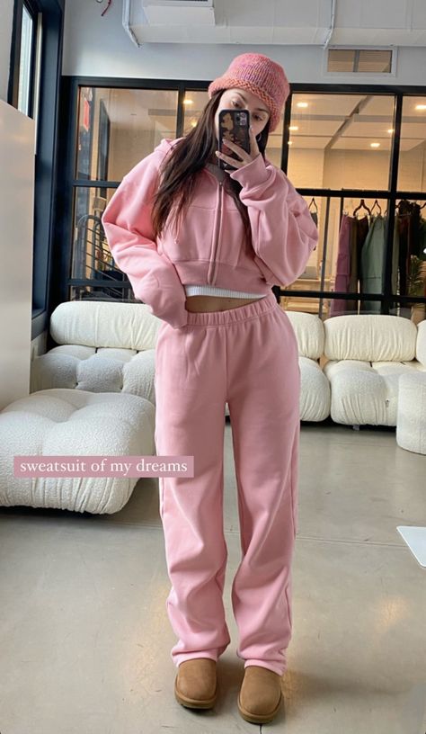 Pink Lazy Outfit, Pink Day Outfits, Hot Pink Uggs Outfit, Pink Ugg Outfit, Pink Polo Outfit, Hot Pink Uggs, Pink Uggs Outfit, Uggs Outfit Winter, Pilates Workout Clothes