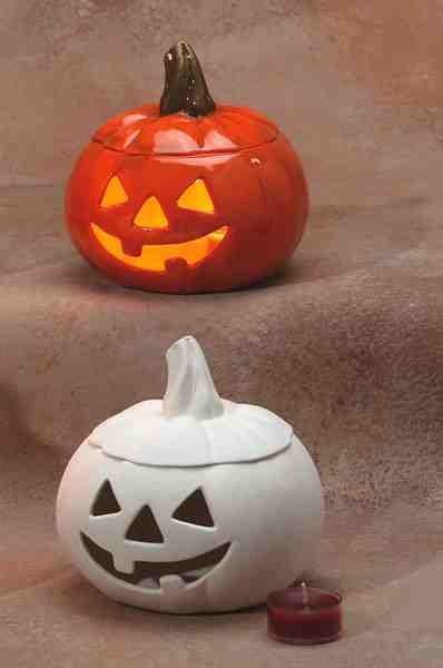 T light pumpkin Fall Pinch Pot Ideas, Pumpkin Clay Art, Pumpkin Clay Projects, Clay Pumpkin Ideas, Pottery Pumpkins Ideas, Pumpkin Clay Ideas, Pumpkin Ceramic Ideas, Clay Ideas Halloween, Fall Ceramic Ideas