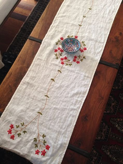 broderiemyworld:  Table runner by Kasia Jacquot. Embroidered Table Runner Handmade, Artist Table, Diy Embroidery Flowers, Bordados Tambour, Embroidery Napkins, Table Runner Diy, Embroidered Table Runner, Hobby Craft, Handmade Embroidery Designs