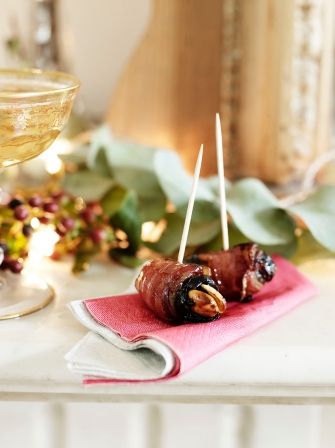 Devils on horseback Devils On Horseback Recipe, Starters Recipes Christmas, Devils On Horseback, Bacon Appetizer, Diner Ideas, Fakeaway Recipes, Christmas Buffet, Drinks Party, Magazine Recipes