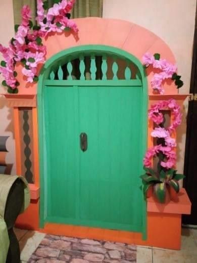 Encanto Trunk Or Treat, Encanto Door, Encanto Birthday, Encanto Party, Familia Madrigal, Theatre Props, Classroom Transformation, Cardboard House, Hawaiian Party