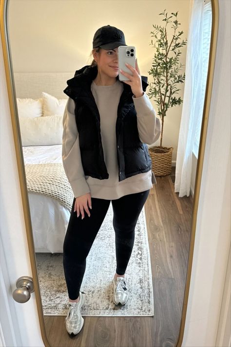 YPB neoKNIT Legging-Friendly Crew curated on LTK Black Puffer Vest Outfit Plus Size, Cold Weather Plus Size Outfits, Plus Size Puffer Vest Outfit, Outfits With Vest, Black Puffer Vest Outfit, Pear Shape Fashion, Black Puffy Vest, Snow Outfits, Puffer Vest Outfit