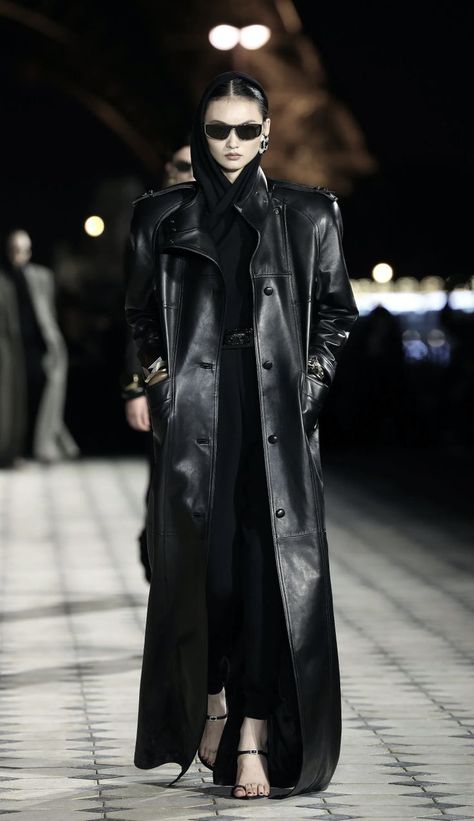 Black Sleek Aesthetic, Matrix Style Fashion, Black Leather Long Coat, Matrix Fashion Aesthetic, Sci Fi Fits, 2025 Runway Fashion, Prague Winter Outfit, Matrix Inspired Outfit, Matrix Outfit