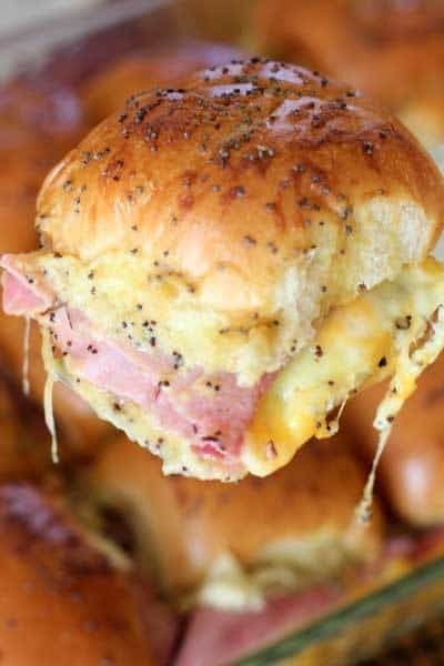 Make Ahead Breakfast Sandwiches, Christmas Breakfasts, Christmas Breakfast Recipes, Ham Breakfast, Relaxing Morning, Slider Sandwiches, Make Ahead Salads, Christmas Breakfast Recipe, Breakfast Slider