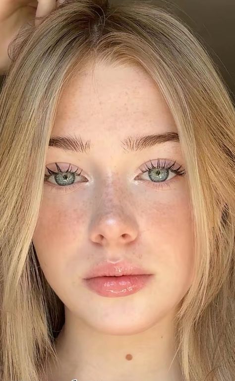 Light Hair Green Eyes, Blonde Girls With Green Eyes, Blond With Green Eyes, Blonde Green Eyes Girl, Blonde Hair Girl With Blue Eyes, Blonde Hair Green Eyes Girl, Mint Green Eyes, Green Eyes Blonde, Blonde Hair Green Eyes