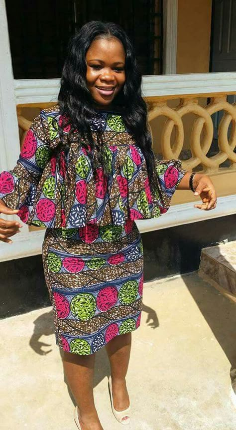 Skirt suit Ankara African Print Dress Ankara, Short African Dresses, Best African Dresses, African Dresses Modern, Ankara Skirt, African Wear Dresses, African Inspired Clothing, Afrikaanse Mode, African Fashion Ankara