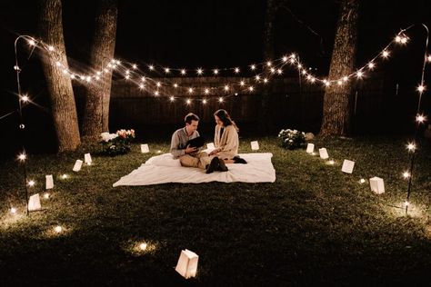 Nighttime Proposal Ideas, Proposal Ideas Backyard, Proposal Set Up Ideas Outside Simple, Backyard Proposal Ideas Simple, Simple Wedding Proposal Ideas, Intimate Proposal Ideas Romantic, Outdoor Proposal Ideas Simple, Proposal Set Up, Proposal Set Up Ideas Outside