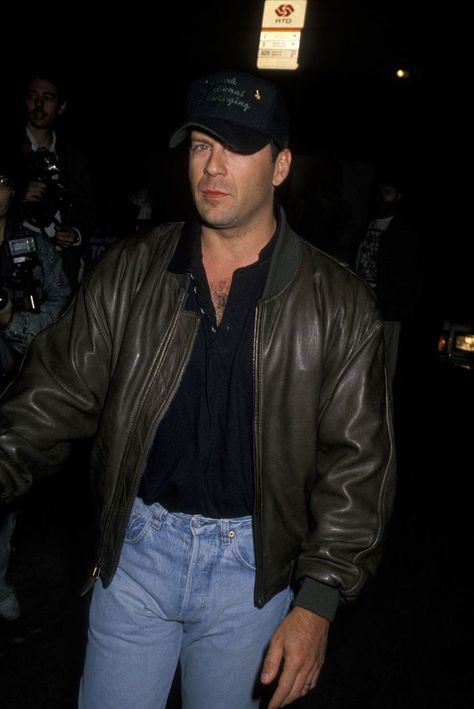 Young Bruce Willis, 1990s Fashion 90s Style Men, Bruce Willis 90s, Bruce Willis Young, 1990s Fashion 90s Style, Brown Pants Men, Young Outfit, Men 90s, 90s Fashion Men