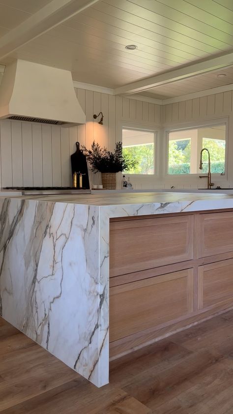 Well Worn Interiors (@wellworninteriors) posted on Instagram: “We are still obsessed with our @bedrosianstile island countertop! @aboveandbeyondtilestone #countertops #porcelaincountertops…” • Apr 28, 2022 at 12:09am UTC Unique Island Countertops, Statement Countertops, Calacatta Antique, Island Countertop, Bedrosians Tile, Kitchen Design Pictures, Custom Kitchens Design, Beautiful Kitchen Designs, Dream Kitchens Design