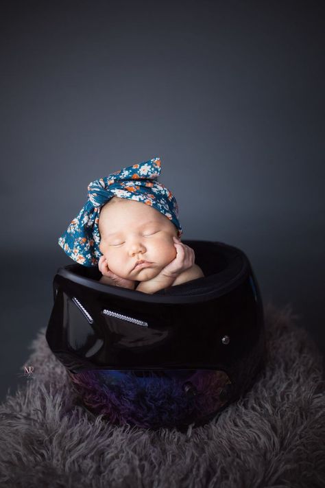 Newborn Photography Motorcycle, Baby Car Seats Newborn, Racing Baby, Motorcycle Baby, Biker Baby, Baby Helmet, Newborn Photography Boy, Newborn Portrait, Newborn Baby Photography