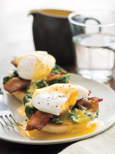 Lemony Eggs Florentine Eggs Florentine, Think Food, Breakfast Time, Egg Recipes, Eggs Benedict, Brunch Recipes, Good Eats, Buns, Breakfast Brunch