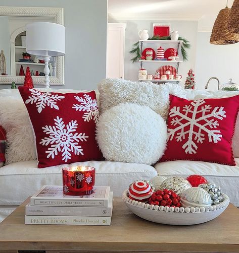 Red And White Christmas Living Room, Christmas Condo Decor, Simple Christmas Dining Table Decor, Christmas Living Room Decor Small Spaces, Red Christmas Living Room, Dining Table Christmas Decor Centerpiece, Living Room Decor For Christmas, Simple Christmas Decorations Living Room, Candy Cane Christmas Decor