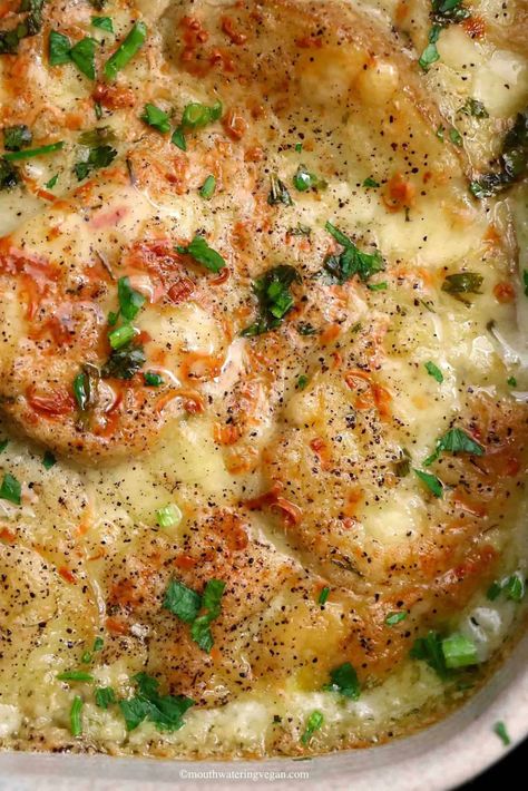 Vegan Potatoes, Potato Gratin Recipe, Potatoes Dauphinoise, Au Gratin Potato Recipes, Healthy Potato Recipes, Potatoes Au Gratin, Potato Gratin, Vegan Potato, Cheese Potatoes