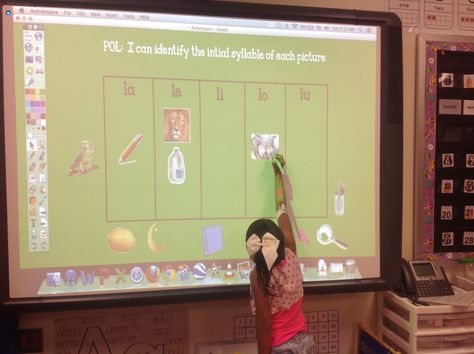 Sorting pictures by the initial syllable la, le, li, lo, lu   Lesson on promethean board created by Sandra I Ruiz La Le Li Lo Lu, Promethean Board, 21st Century Classroom, Interactive Lessons, Above And Beyond, Small Groups, Fun Learning, 21st Century, Kindergarten