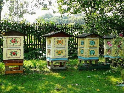 gazophylacium: “ Decoratively painted beehives, Zalipie, Poland. ” Painted Bee Hives, Bee Hives Boxes, Beehive Art, Backyard Beekeeping, Bee Boxes, Bee Keeper, Vintage Bee, Bee Garden, Bee Art