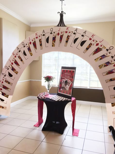 Vegas Graduation Party, Vegas Party Ideas Decor, Card Party Decoration Ideas, Deck Of Cards Birthday Theme, Vegas Party Theme Decoration, Vegas Dance Theme, Casino Theme Wedding Reception, Las Vegas Theme Prom, Diy Casino Decorations