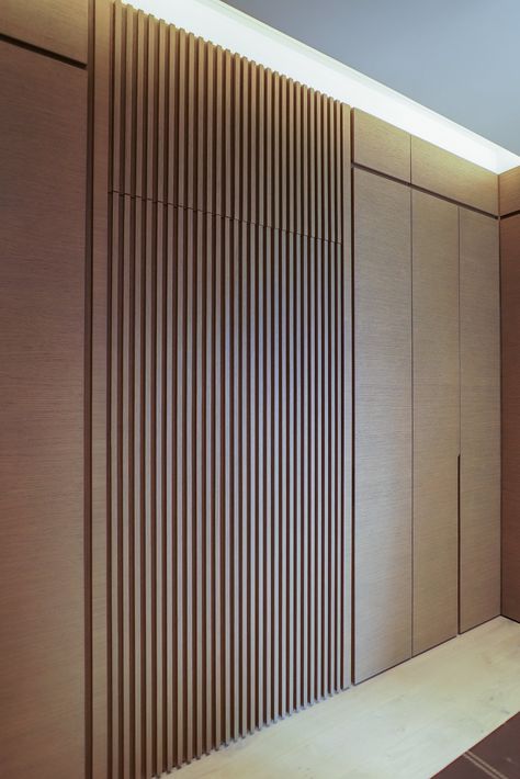 VILLA APSLEY — LAUD Modern Wood Paneling Walls, Wooden Wall Panelling, Wall Cladding Interior, Wooden Wall Cladding, Invisible Doors, Interior Cladding, Moore House, Cladding Design, Home Hall Design