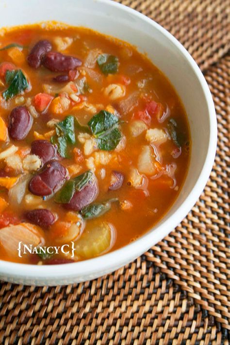 Bean And Barley Soup, Healthy Beans, Medicine Tips, Soup Beans, Easy Meat Recipes, Barley Soup, Comfort Soup, Vegan Soups, Vegetarian Meals