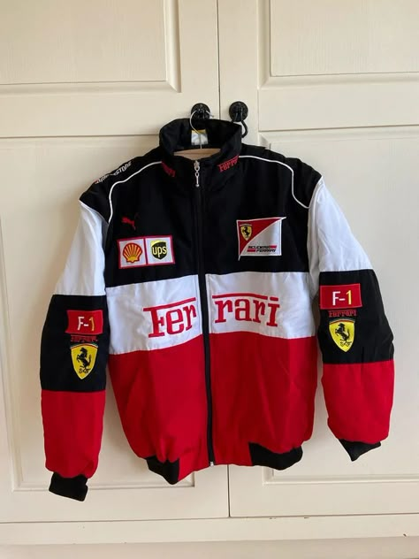 Ferrari Racing Jacket, Racing Jacket Outfit, Ferrari Vintage, Black Store, Vintage Racing Jacket, Ferrari Jacket, Red Ferrari, Racing Jackets, Ferrari Racing