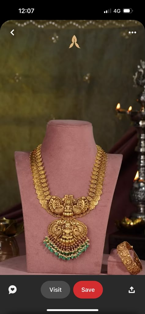 Wedding Jewelry Sets Bridal Jewellery, Temple Jewelry Necklace, Gold Jewels Design, Gold Temple Jewellery, Neck Pieces Jewelry, Antique Necklaces Design, Gold Jewelry Outfits, New Gold Jewellery Designs, Gold Earrings Models