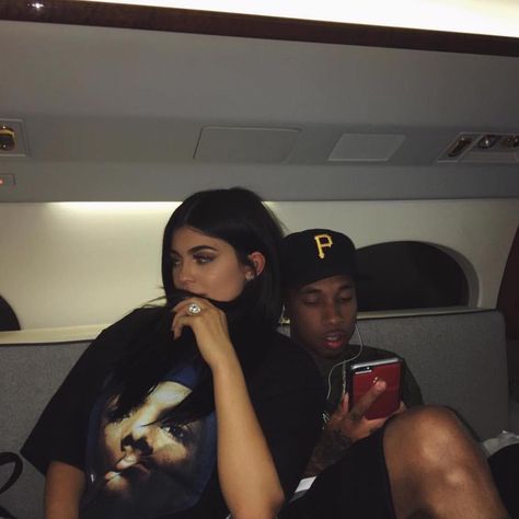 Pinterest: @claudiaa_em ☾♡ Kylie Jenner Boyfriend, Kylie Jenner Tyga, Tyga And Kylie, Stile Kylie Jenner, Kylie Travis, Kylie J, Kylie Kristen Jenner, King Kylie, Jenner Outfits