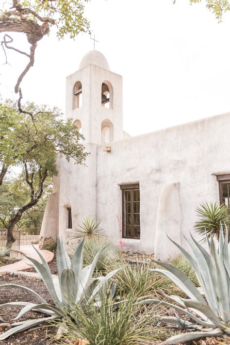 A Boho Inspired Wedding at Lost Mission in Spring Branch, TX by Dawn Elizabeth Studios, San Antonio Wedding Photographer #WeddingInspiration #BohoWeddings #BohoWeddingInspiration Mission Style Wedding, Spanish Mission Wedding, Lost Mission Wedding San Antonio, Mission Wedding, Boho Inspired Wedding, Southwestern Wedding, San Antonio Missions, Hacienda Wedding, San Antonio Wedding