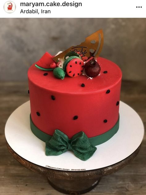 Yalda Cake Design, Yalda Ideas, Yalda Night Cake Design, Yalda Night Cake Ideas, Yalda Cake Ideas, Cake Yalda Night, Yalda Night Cake, Cake Yalda, Pomegranate Cake Design