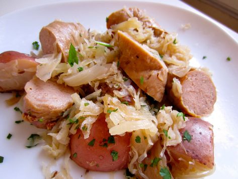 Brats In Crockpot, Bratwurst And Sauerkraut, Brats And Sauerkraut, Bratwurst Recipes, Sauerkraut Recipes, Paleo Crockpot, Crock Pot Cooking, Red Potatoes, Real Simple