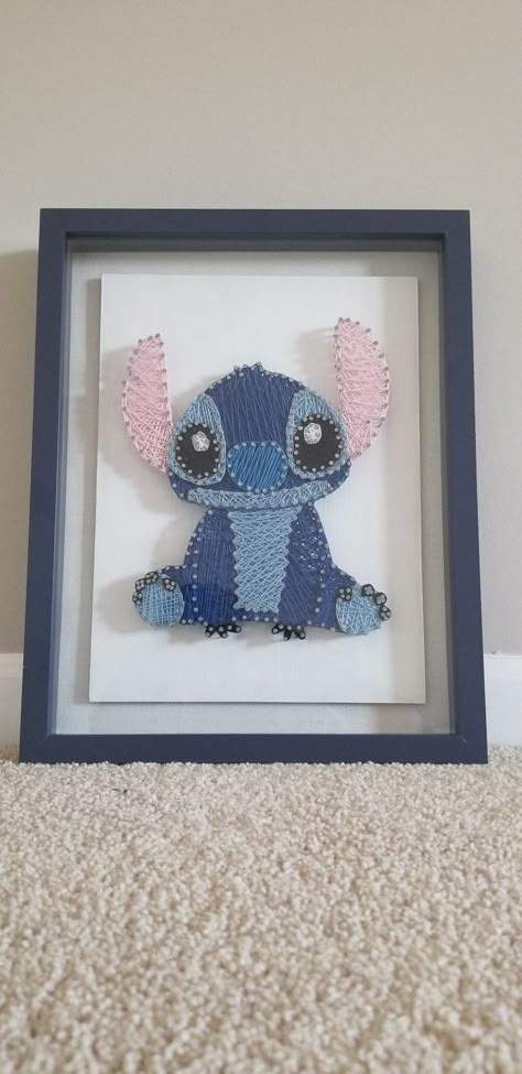 Disney String Art Patterns, Pokemon String Art, String Art Molde, Disney String Art, String Art By Kaly, Pig String Art, String Wall Art, Nail String Art, Lilo Stitch