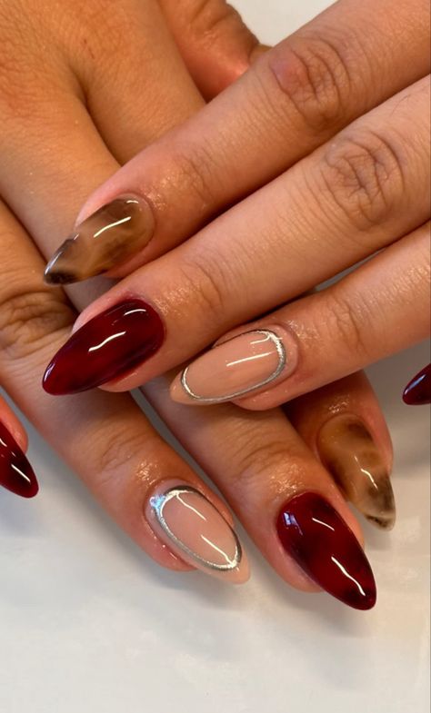 It Girl Nails 2024, Sade Inspired Nails, Maroon And Tortoise Nails, Brown And Blue Aura Nails, September Nail Art Designs, Nail Inspo Nye, Red Nails Aesthetic Vintage, Red Multi Colored Nails, Maroon Brown Nails