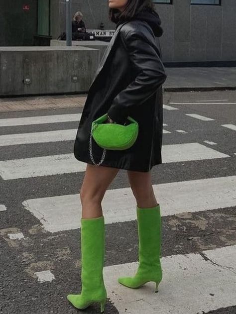 black outfit with lime green bag and long boots Brat Green Outfit, Outfit Ideas Green, St Patricks Day Outfits, Verde Aesthetic, Green Outfit Ideas, St Pattys Day Outfit, Brat Green, Slytherin Outfit, Statement Purse