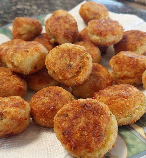 Rice Croquettes Recipe, Rice Croquettes, Cheese Croquettes, Risotto Balls, Chicken Croquettes, Croquettes Recipe, Italian Rice, Cheesy Rice, Cheese Rice