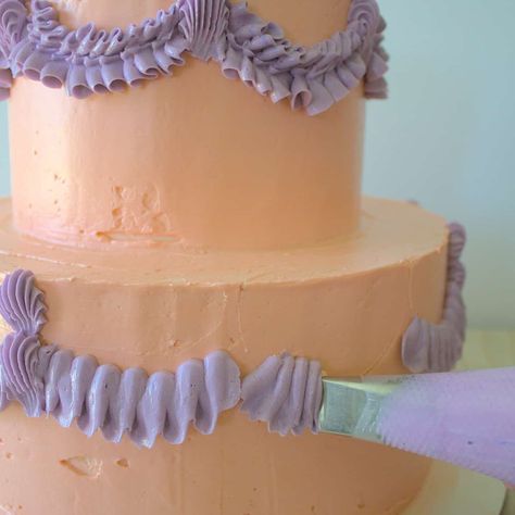 Cake Frosting For Piping, Ruffle Piping Techniques, Ribbon Piping On Cake, How To Make Ruffles On A Cake, Piping Ruffles On A Cake, Buttercream Ruffles Tutorial, Ruffle Piping Tips, Buttercream Ruffle Cake Tutorial, Buttercream Recipe For Piping