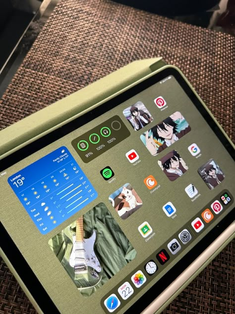 Green Ipad Setup, Ipad For Studying, Ipad Customization, Green Ipad, Ipad Inspo, Ipad Kid, Green Laptop, Ipad Organizer, Ipad Screen